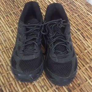 Women’s all Black ASICS